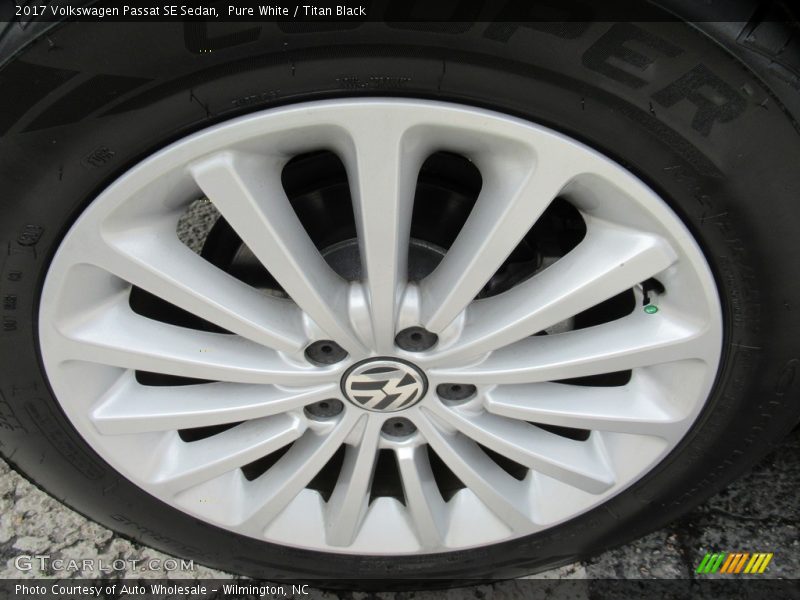 Pure White / Titan Black 2017 Volkswagen Passat SE Sedan