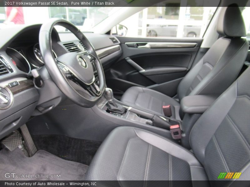Pure White / Titan Black 2017 Volkswagen Passat SE Sedan