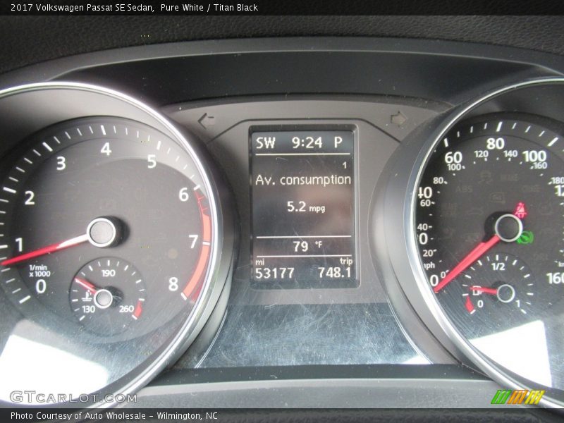 Pure White / Titan Black 2017 Volkswagen Passat SE Sedan