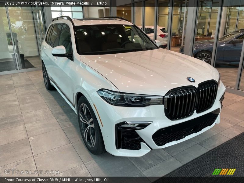Mineral White Metallic / Tartufo 2021 BMW X7 xDrive40i