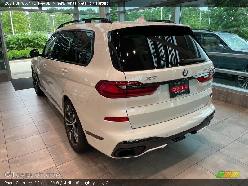 Mineral White Metallic / Tartufo 2021 BMW X7 xDrive40i