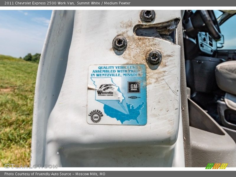 Summit White / Medium Pewter 2011 Chevrolet Express 2500 Work Van