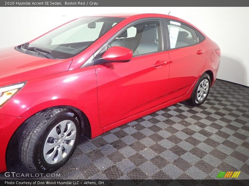 Boston Red / Gray 2016 Hyundai Accent SE Sedan