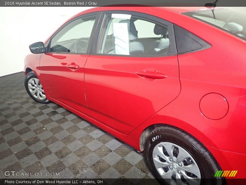 Boston Red / Gray 2016 Hyundai Accent SE Sedan