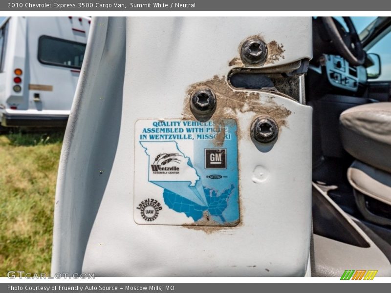 Summit White / Neutral 2010 Chevrolet Express 3500 Cargo Van