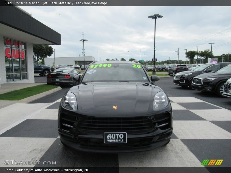 Jet Black Metallic / Black/Mojave Beige 2020 Porsche Macan