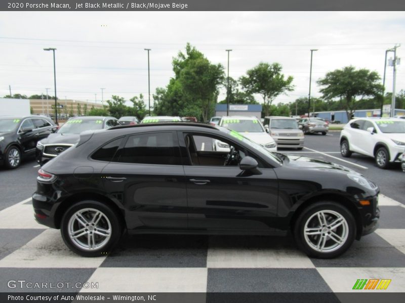 Jet Black Metallic / Black/Mojave Beige 2020 Porsche Macan