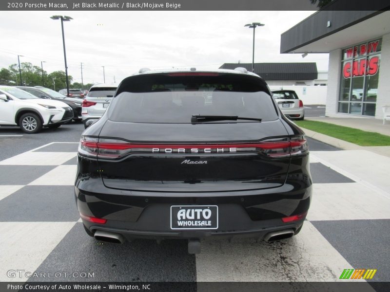 Jet Black Metallic / Black/Mojave Beige 2020 Porsche Macan