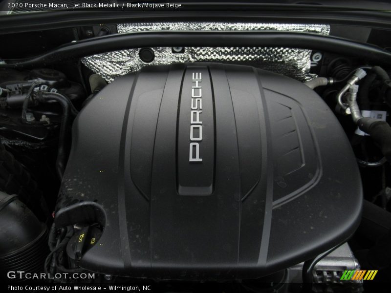 Jet Black Metallic / Black/Mojave Beige 2020 Porsche Macan