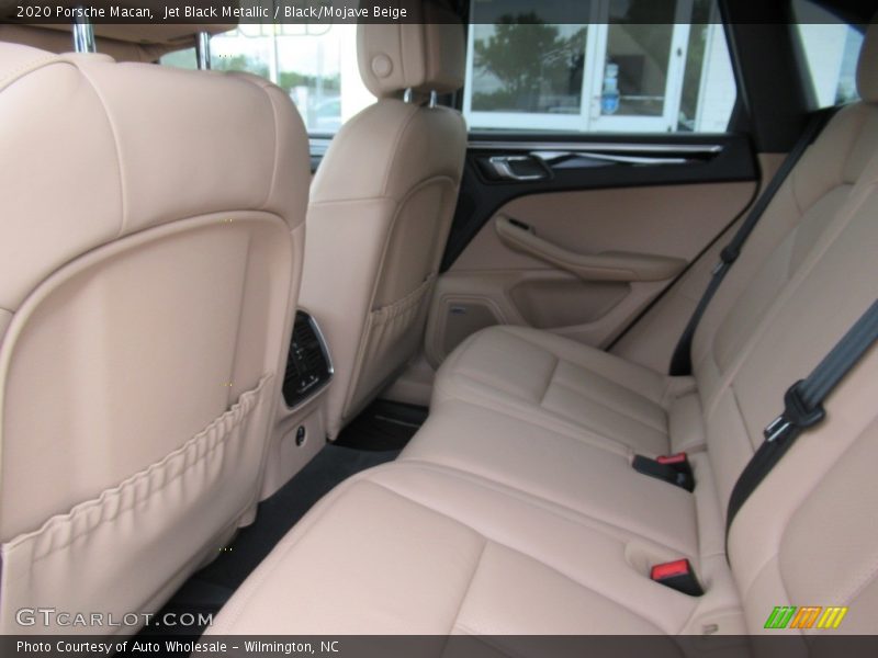 Jet Black Metallic / Black/Mojave Beige 2020 Porsche Macan