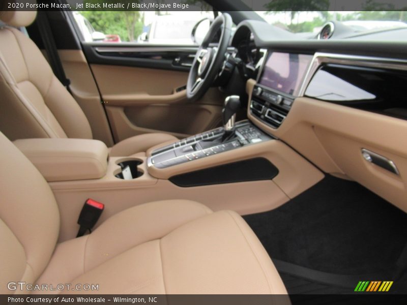 Jet Black Metallic / Black/Mojave Beige 2020 Porsche Macan
