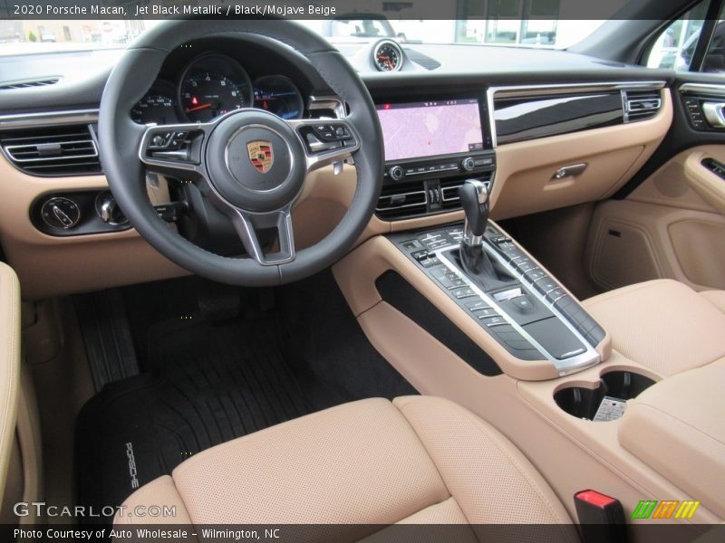 Jet Black Metallic / Black/Mojave Beige 2020 Porsche Macan