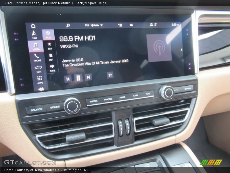 Jet Black Metallic / Black/Mojave Beige 2020 Porsche Macan