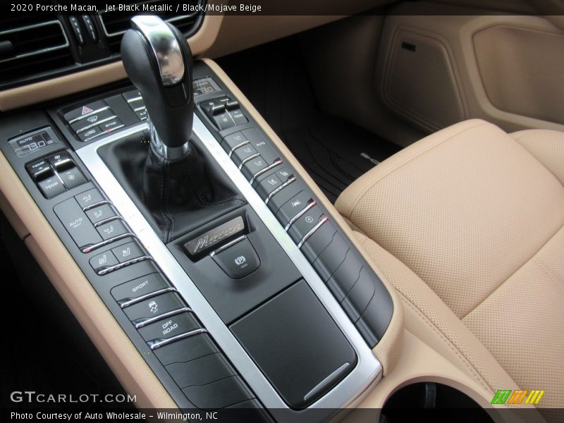 Jet Black Metallic / Black/Mojave Beige 2020 Porsche Macan