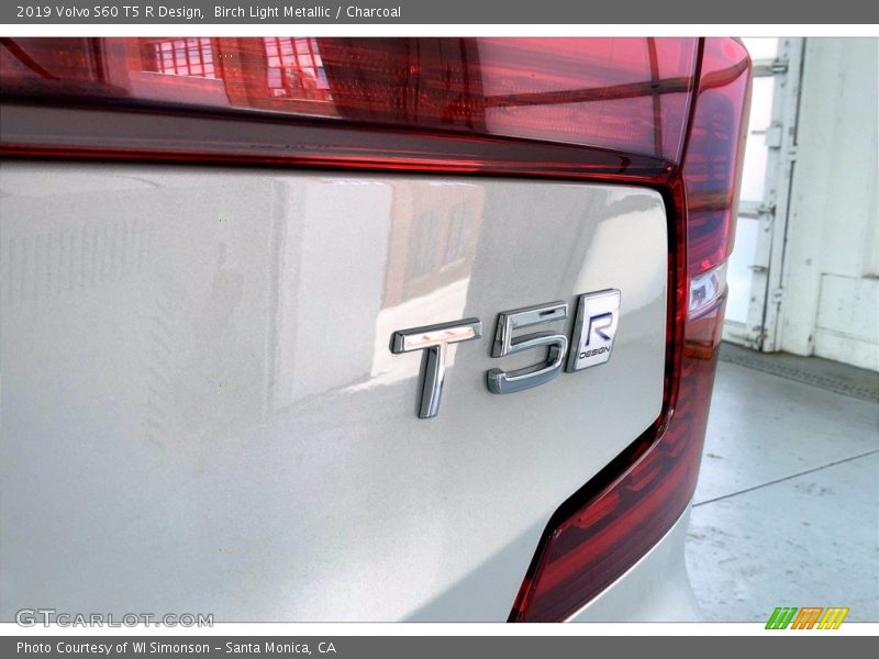  2019 S60 T5 R Design Logo