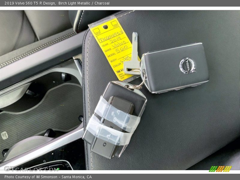 Keys of 2019 S60 T5 R Design