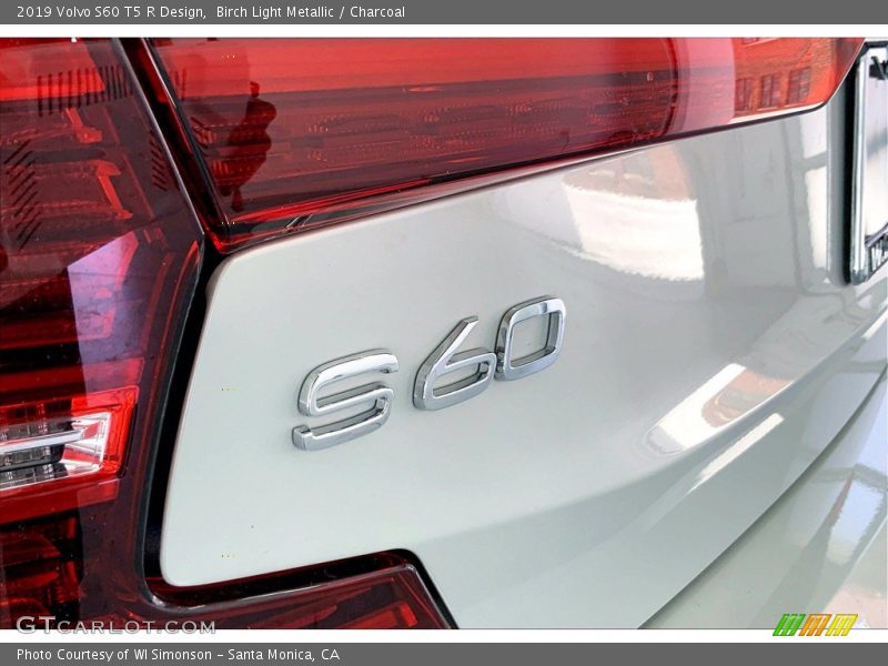  2019 S60 T5 R Design Logo