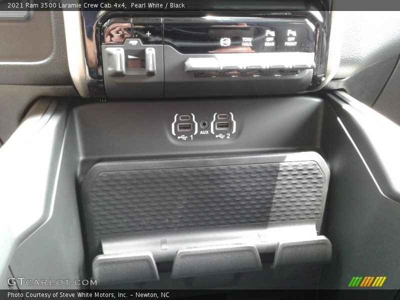 Pearl White / Black 2021 Ram 3500 Laramie Crew Cab 4x4