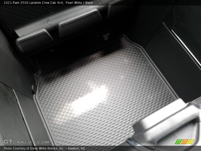 Pearl White / Black 2021 Ram 3500 Laramie Crew Cab 4x4