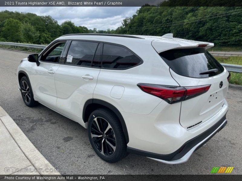 Blizzard White Pearl / Graphite 2021 Toyota Highlander XSE AWD