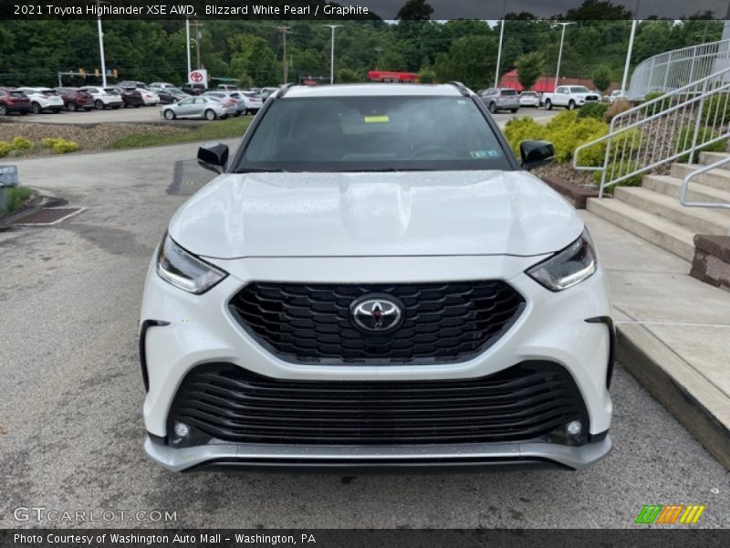 Blizzard White Pearl / Graphite 2021 Toyota Highlander XSE AWD