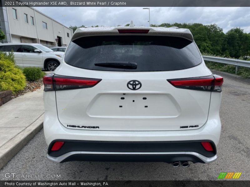 Blizzard White Pearl / Graphite 2021 Toyota Highlander XSE AWD