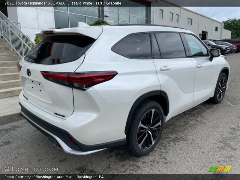 Blizzard White Pearl / Graphite 2021 Toyota Highlander XSE AWD