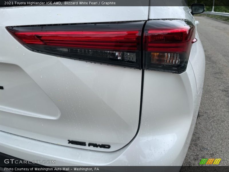 Blizzard White Pearl / Graphite 2021 Toyota Highlander XSE AWD