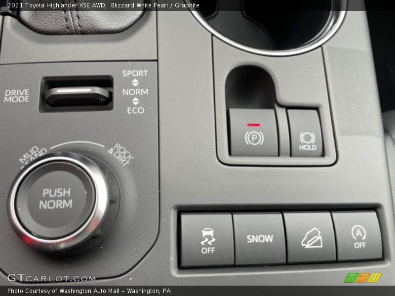 Blizzard White Pearl / Graphite 2021 Toyota Highlander XSE AWD