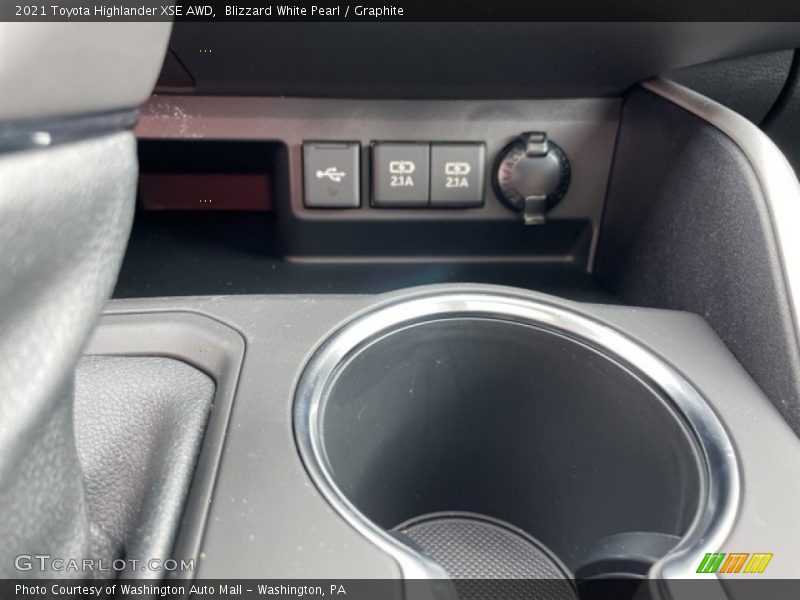 Blizzard White Pearl / Graphite 2021 Toyota Highlander XSE AWD