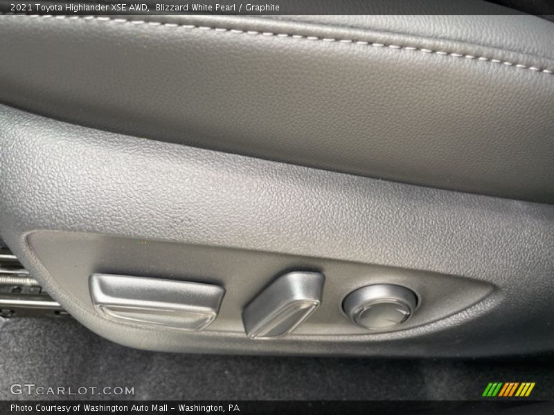 Blizzard White Pearl / Graphite 2021 Toyota Highlander XSE AWD