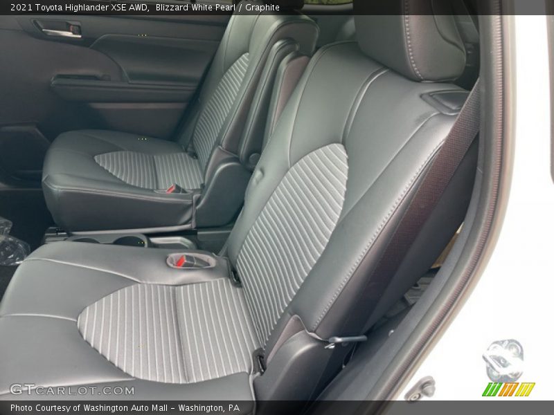 Blizzard White Pearl / Graphite 2021 Toyota Highlander XSE AWD
