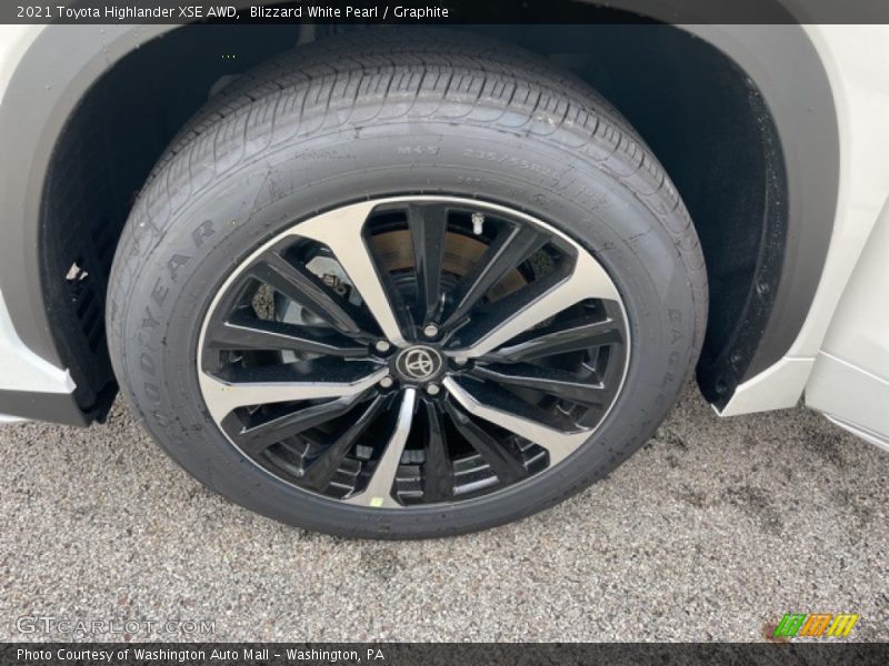 Blizzard White Pearl / Graphite 2021 Toyota Highlander XSE AWD