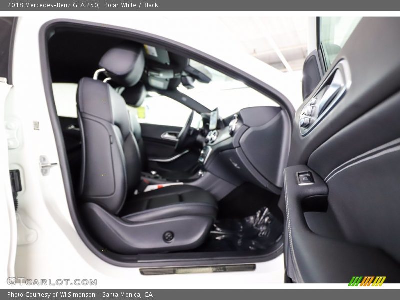 Polar White / Black 2018 Mercedes-Benz GLA 250
