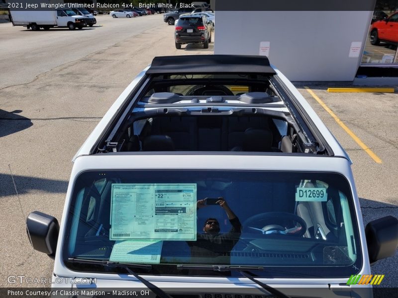 Bright White / Black 2021 Jeep Wrangler Unlimited Rubicon 4x4