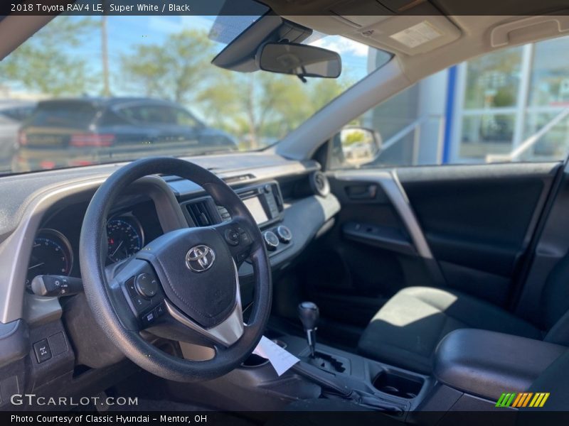 Super White / Black 2018 Toyota RAV4 LE