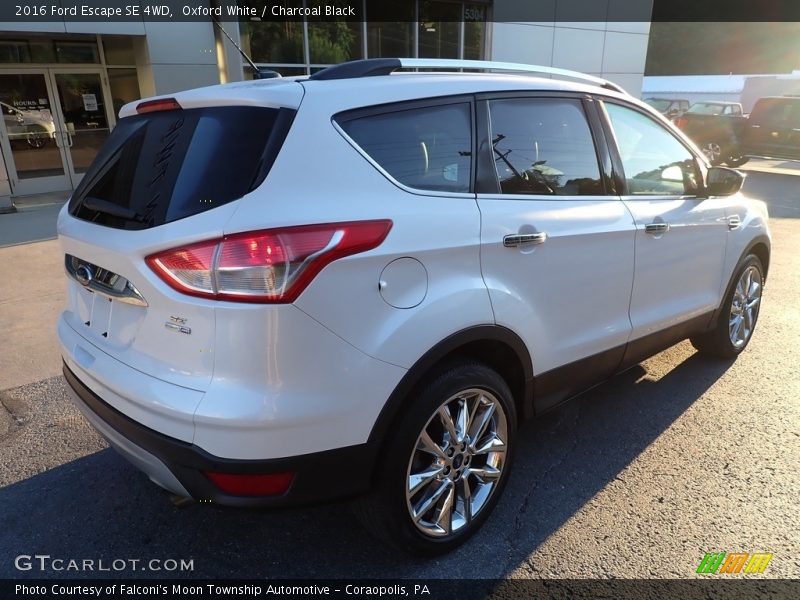 Oxford White / Charcoal Black 2016 Ford Escape SE 4WD