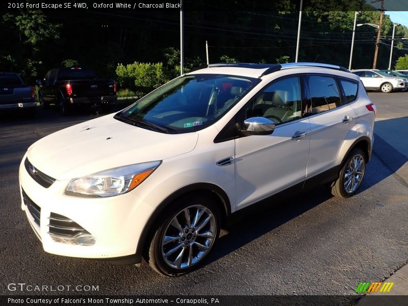 Oxford White / Charcoal Black 2016 Ford Escape SE 4WD
