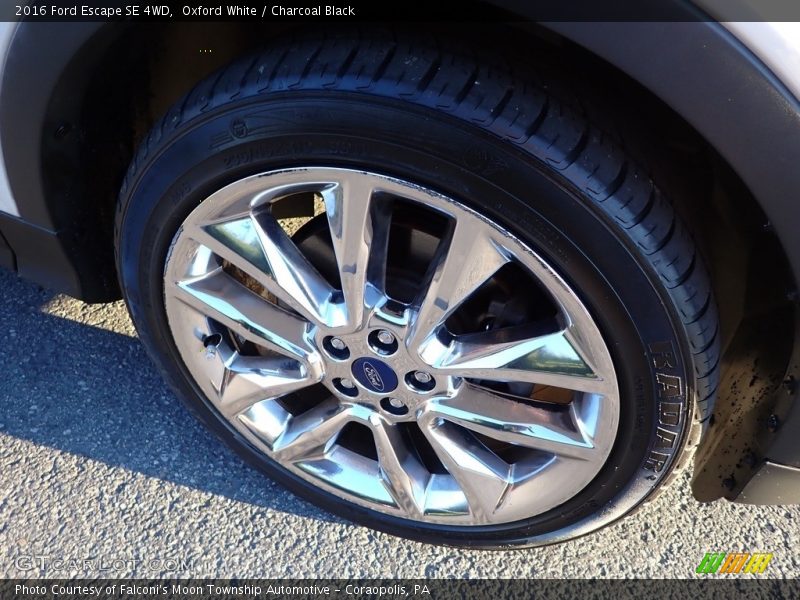 Oxford White / Charcoal Black 2016 Ford Escape SE 4WD
