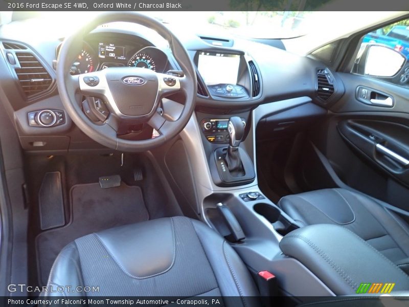 Oxford White / Charcoal Black 2016 Ford Escape SE 4WD