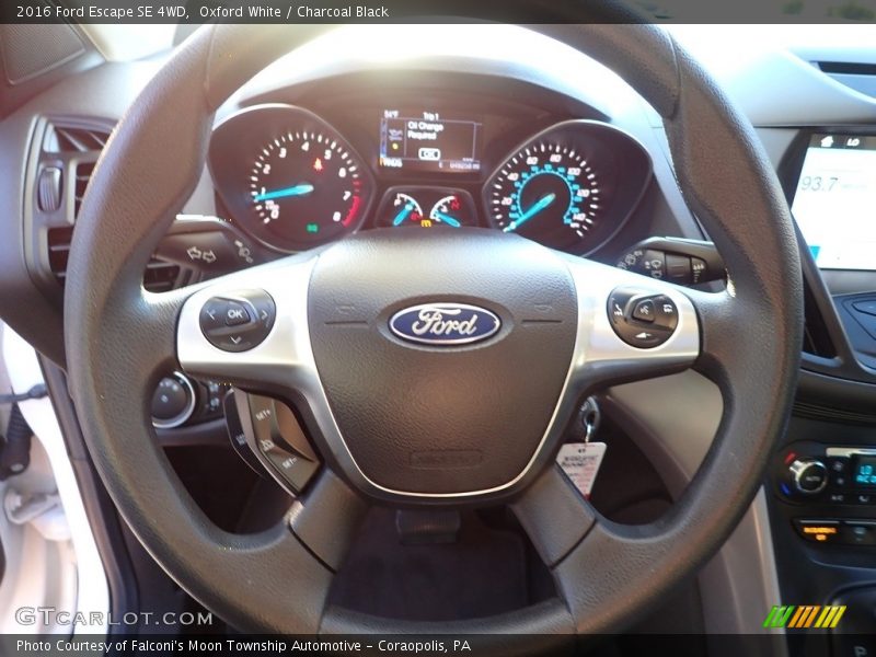 Oxford White / Charcoal Black 2016 Ford Escape SE 4WD