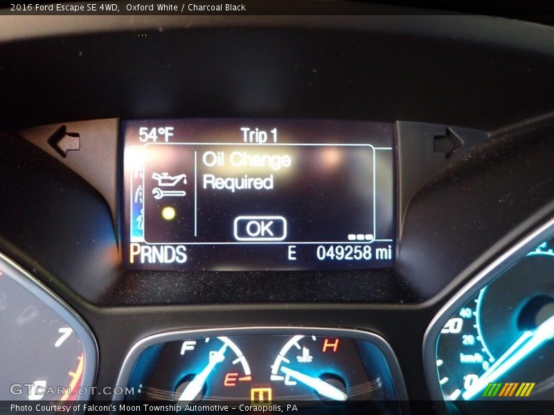 Oxford White / Charcoal Black 2016 Ford Escape SE 4WD