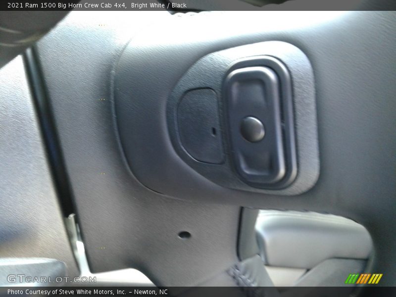 Bright White / Black 2021 Ram 1500 Big Horn Crew Cab 4x4