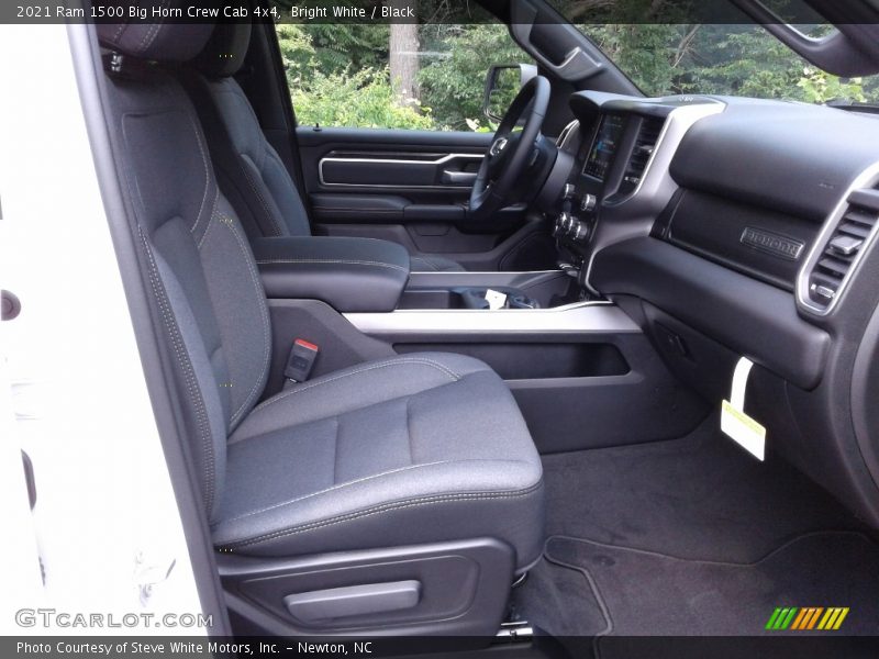 Bright White / Black 2021 Ram 1500 Big Horn Crew Cab 4x4