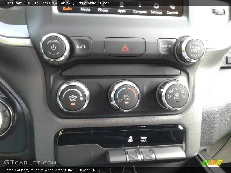 Bright White / Black 2021 Ram 1500 Big Horn Crew Cab 4x4