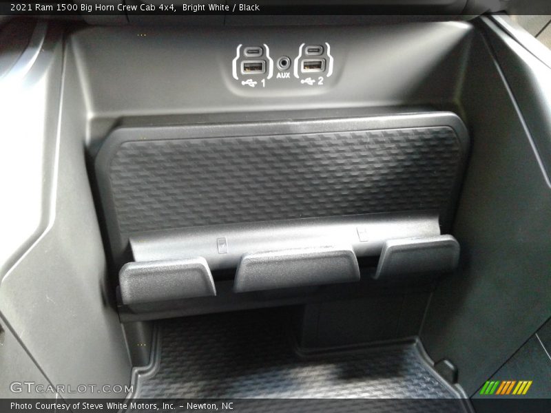 Bright White / Black 2021 Ram 1500 Big Horn Crew Cab 4x4