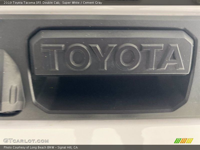 Super White / Cement Gray 2019 Toyota Tacoma SR5 Double Cab