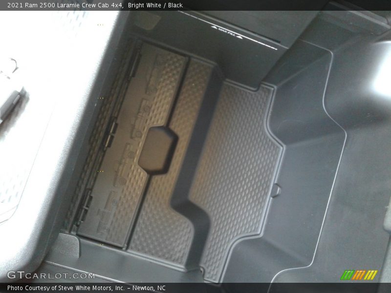 Bright White / Black 2021 Ram 2500 Laramie Crew Cab 4x4