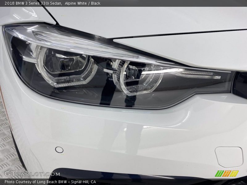 Alpine White / Black 2018 BMW 3 Series 330i Sedan