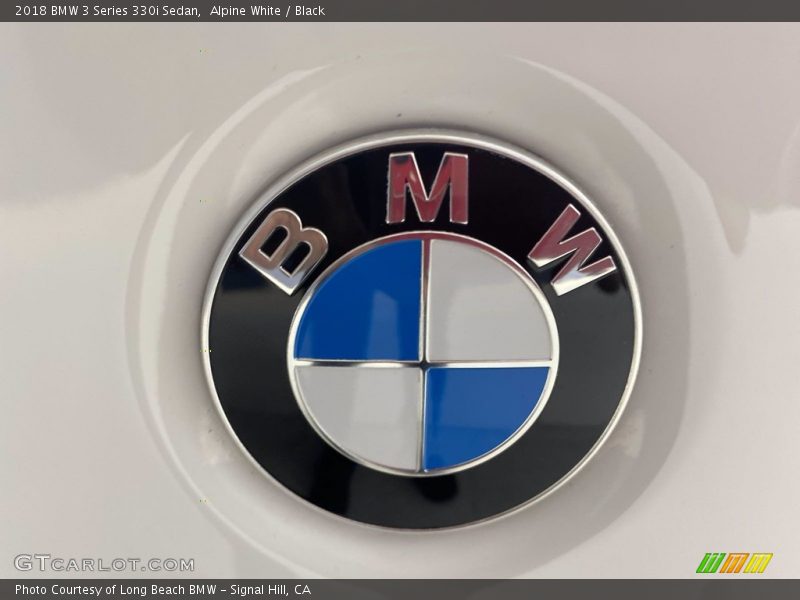 Alpine White / Black 2018 BMW 3 Series 330i Sedan